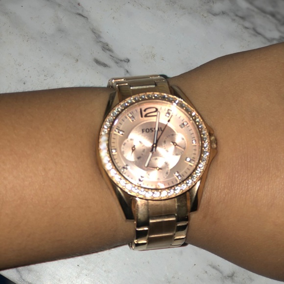 Rose gold Fossil watch - Picture 2 of 2